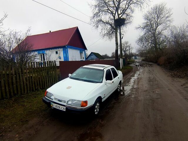Белый Форд Сиерра, объемом двигателя 2 л и пробегом 438 тыс. км за 850 $, фото 1 на Automoto.ua