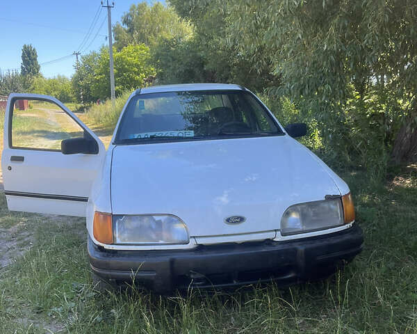 Белый Форд Сиерра, объемом двигателя 2.3 л и пробегом 350 тыс. км за 503 $, фото 1 на Automoto.ua