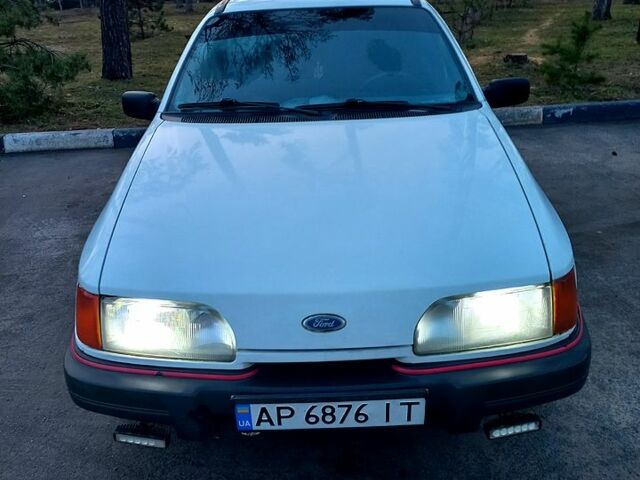 Белый Форд Сиерра, объемом двигателя 1.6 л и пробегом 200 тыс. км за 850 $, фото 1 на Automoto.ua