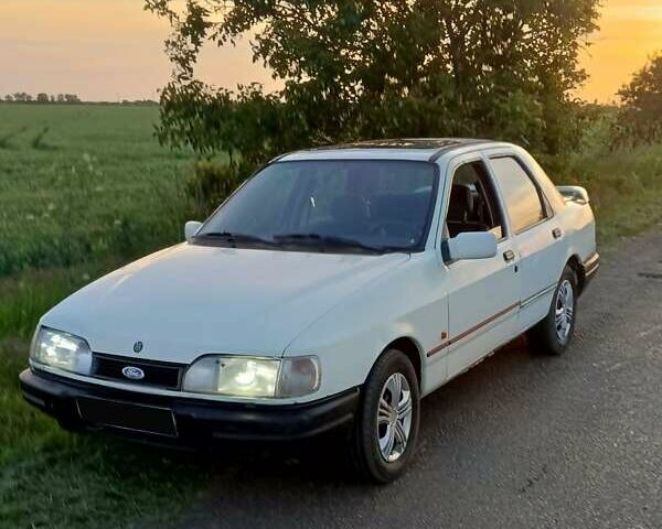 Белый Форд Сиерра, объемом двигателя 1.8 л и пробегом 88 тыс. км за 1300 $, фото 1 на Automoto.ua