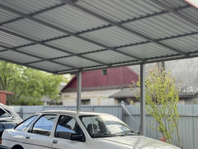 Белый Форд Сиерра, объемом двигателя 1.6 л и пробегом 190 тыс. км за 650 $, фото 1 на Automoto.ua