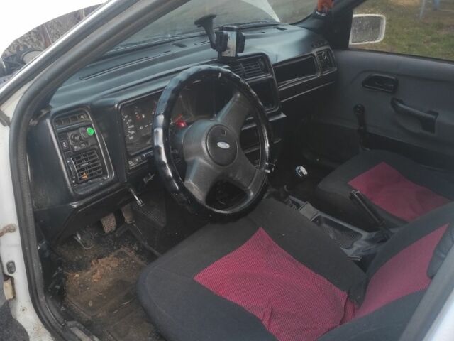 Белый Форд Сиерра, объемом двигателя 2 л и пробегом 500 тыс. км за 474 $, фото 1 на Automoto.ua