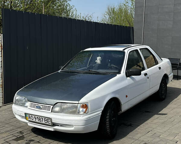 Белый Форд Сиерра, объемом двигателя 2 л и пробегом 999 тыс. км за 1400 $, фото 1 на Automoto.ua