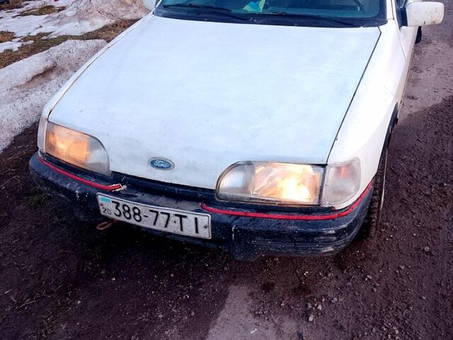 Белый Форд Сиерра, объемом двигателя 2.3 л и пробегом 215 тыс. км за 700 $, фото 1 на Automoto.ua