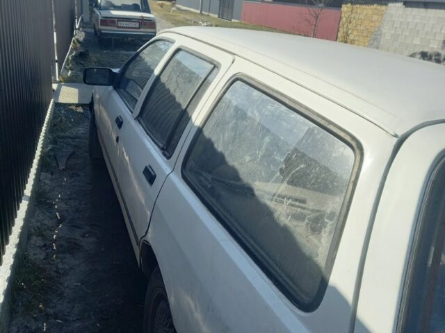 Белый Форд Сиерра, объемом двигателя 1.8 л и пробегом 100 тыс. км за 407 $, фото 1 на Automoto.ua