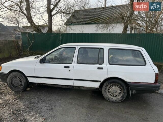 Белый Форд Сиерра, объемом двигателя 1.8 л и пробегом 100 тыс. км за 500 $, фото 1 на Automoto.ua