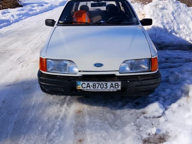 Белый Форд Сиерра, объемом двигателя 2 л и пробегом 200 тыс. км за 696 $, фото 1 на Automoto.ua