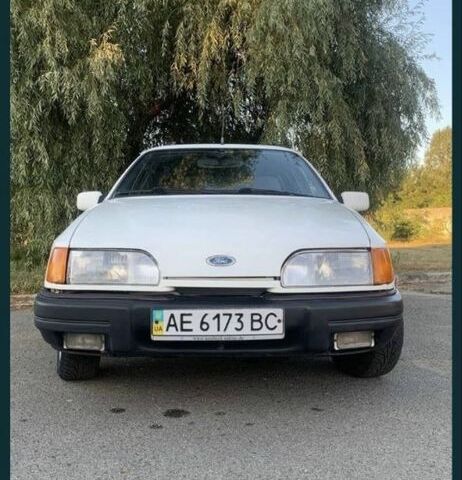 Белый Форд Сиерра, объемом двигателя 2 л и пробегом 200 тыс. км за 700 $, фото 1 на Automoto.ua