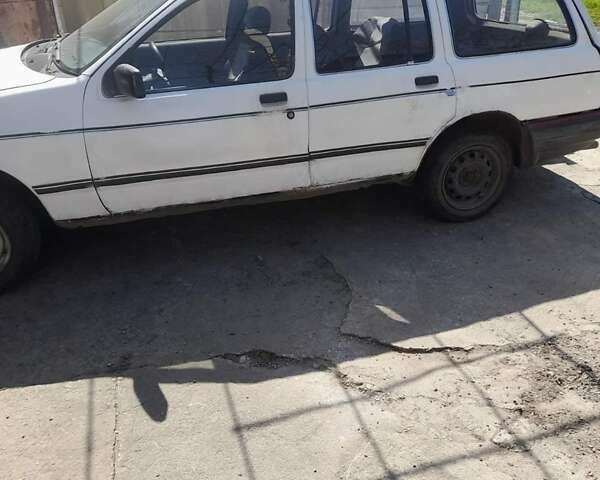 Белый Форд Сиерра, объемом двигателя 2.3 л и пробегом 200 тыс. км за 1000 $, фото 1 на Automoto.ua