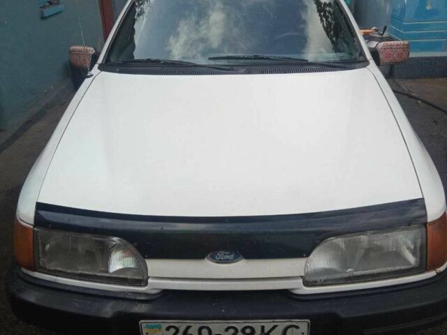 Білий Форд Сієрра, об'ємом двигуна 1.8 л та пробігом 330 тис. км за 1000 $, фото 1 на Automoto.ua