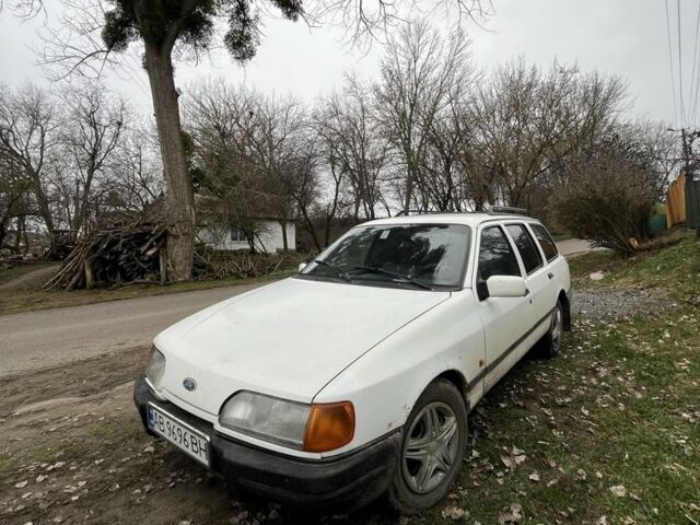 Белый Форд Сиерра, объемом двигателя 1.6 л и пробегом 300 тыс. км за 800 $, фото 1 на Automoto.ua
