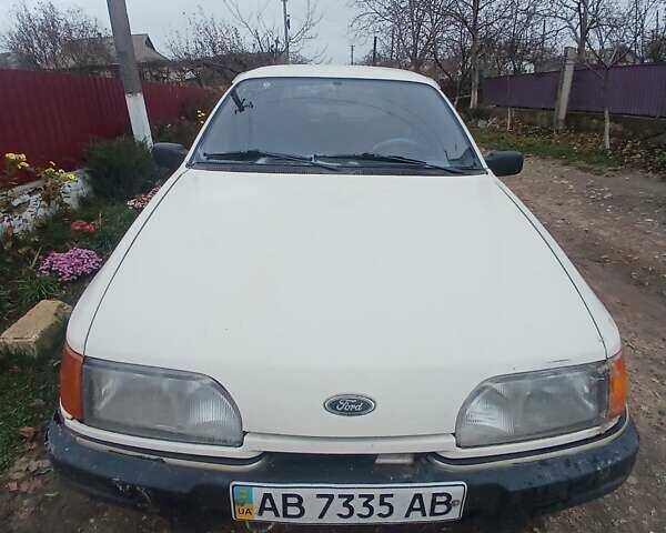 Белый Форд Сиерра, объемом двигателя 2 л и пробегом 300 тыс. км за 650 $, фото 1 на Automoto.ua