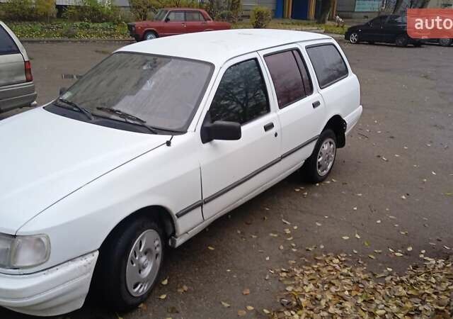 Белый Форд Сиерра, объемом двигателя 1.8 л и пробегом 200 тыс. км за 1000 $, фото 1 на Automoto.ua