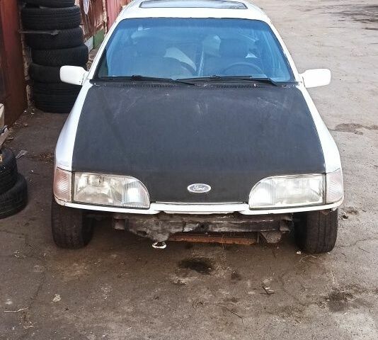 Белый Форд Сиерра, объемом двигателя 2 л и пробегом 250 тыс. км за 903 $, фото 1 на Automoto.ua