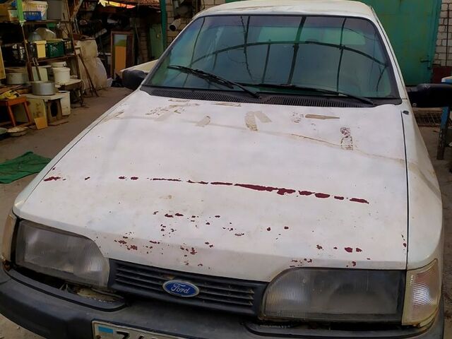 Білий Форд Сієрра, об'ємом двигуна 2 л та пробігом 0 тис. км за 400 $, фото 1 на Automoto.ua