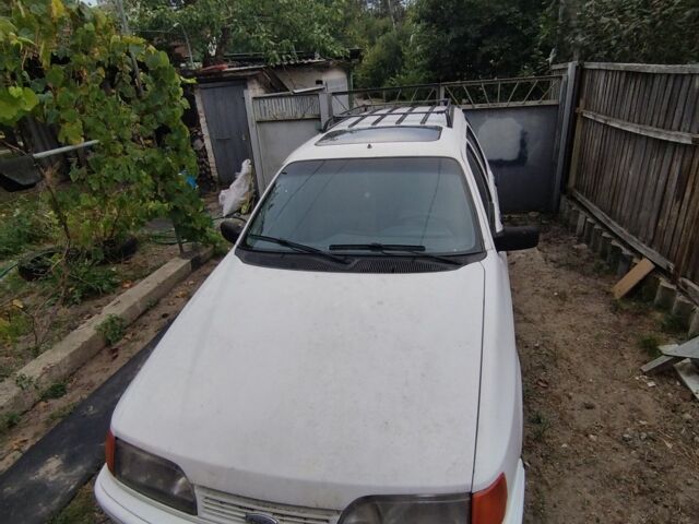 Белый Форд Сиерра, объемом двигателя 1.8 л и пробегом 1000 тыс. км за 700 $, фото 1 на Automoto.ua