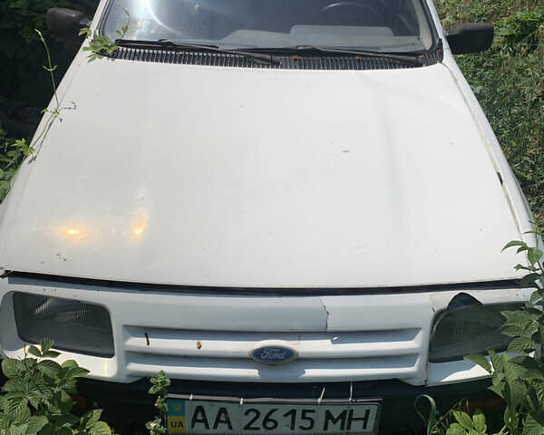 Белый Форд Сиерра, объемом двигателя 1.8 л и пробегом 147 тыс. км за 591 $, фото 1 на Automoto.ua