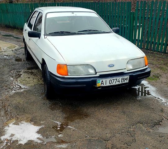 Белый Форд Сиерра, объемом двигателя 2 л и пробегом 325 тыс. км за 550 $, фото 1 на Automoto.ua