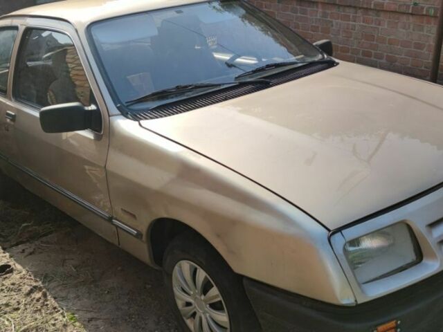 Бежевый Форд Сиерра, объемом двигателя 1.6 л и пробегом 40 тыс. км за 1092 $, фото 1 на Automoto.ua