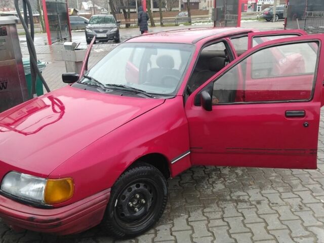 Красный Форд Сиерра, объемом двигателя 1.8 л и пробегом 200 тыс. км за 650 $, фото 1 на Automoto.ua