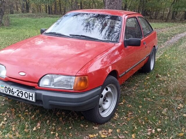 Красный Форд Сиерра, объемом двигателя 2 л и пробегом 230 тыс. км за 900 $, фото 1 на Automoto.ua