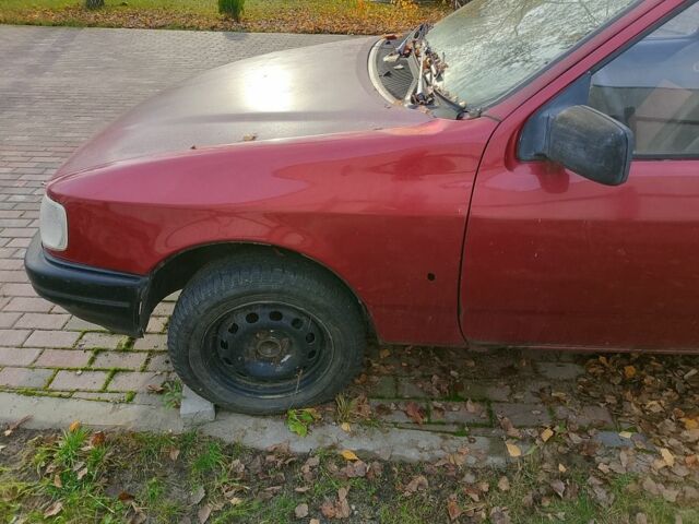 Красный Форд Сиерра, объемом двигателя 1 л и пробегом 325 тыс. км за 600 $, фото 1 на Automoto.ua