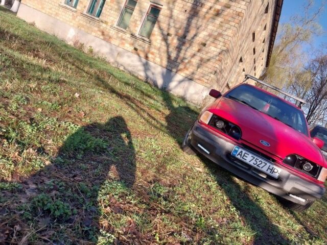 Красный Форд Сиерра, объемом двигателя 1.6 л и пробегом 941 тыс. км за 1149 $, фото 1 на Automoto.ua
