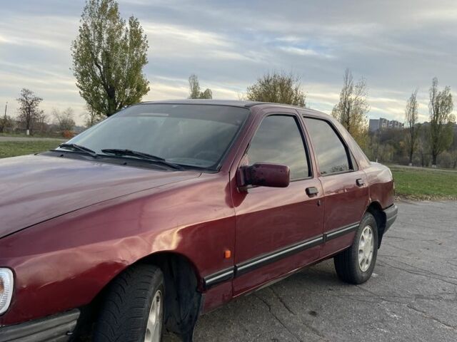Красный Форд Сиерра, объемом двигателя 2 л и пробегом 350 тыс. км за 1100 $, фото 1 на Automoto.ua