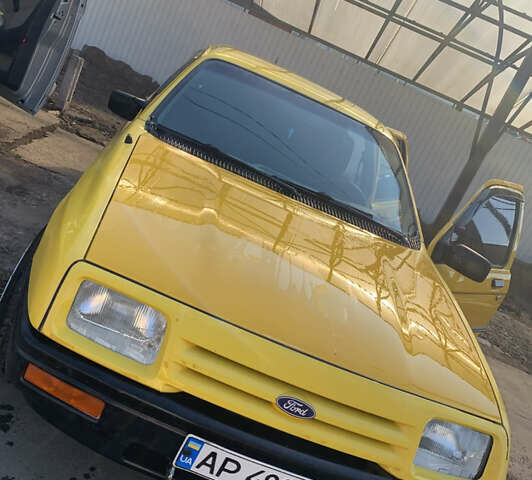 Жовтий Форд Сієрра, об'ємом двигуна 1.6 л та пробігом 200 тис. км за 961 $, фото 1 на Automoto.ua