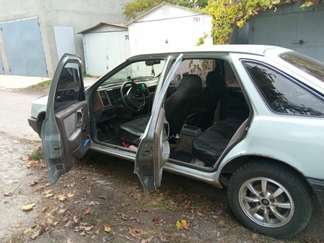 Сірий Форд Сієрра, об'ємом двигуна 2 л та пробігом 999 тис. км за 800 $, фото 1 на Automoto.ua