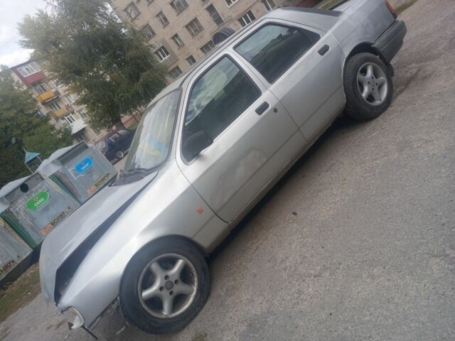 Серый Форд Сиерра, объемом двигателя 1.8 л и пробегом 10 тыс. км за 595 $, фото 1 на Automoto.ua