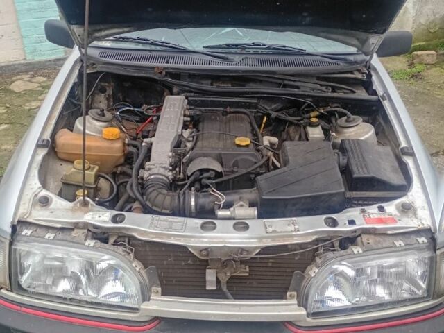 Сірий Форд Сієрра, об'ємом двигуна 2 л та пробігом 1000 тис. км за 370 $, фото 1 на Automoto.ua