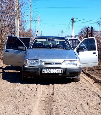 Серый Форд Сиерра, объемом двигателя 1.6 л и пробегом 320 тыс. км за 861 $, фото 1 на Automoto.ua