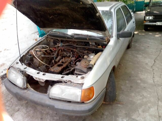 Серый Форд Сиерра, объемом двигателя 2.6 л и пробегом 300 тыс. км за 699 $, фото 1 на Automoto.ua