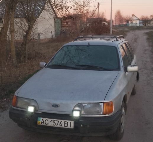 Серый Форд Сиерра, объемом двигателя 2.3 л и пробегом 300 тыс. км за 700 $, фото 1 на Automoto.ua