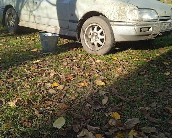 Серый Форд Сиерра, объемом двигателя 0 л и пробегом 158 тыс. км за 700 $, фото 1 на Automoto.ua