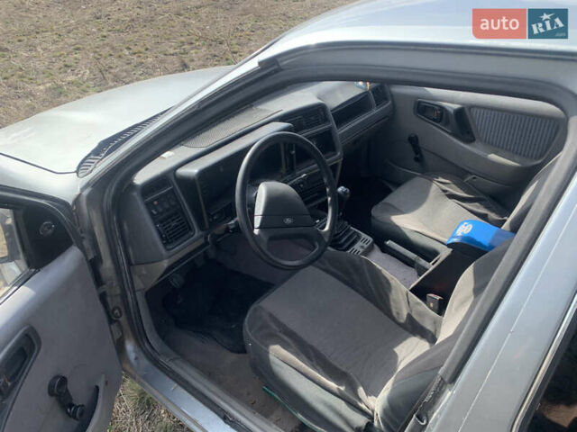 Серый Форд Сиерра, объемом двигателя 1.6 л и пробегом 299 тыс. км за 353 $, фото 1 на Automoto.ua