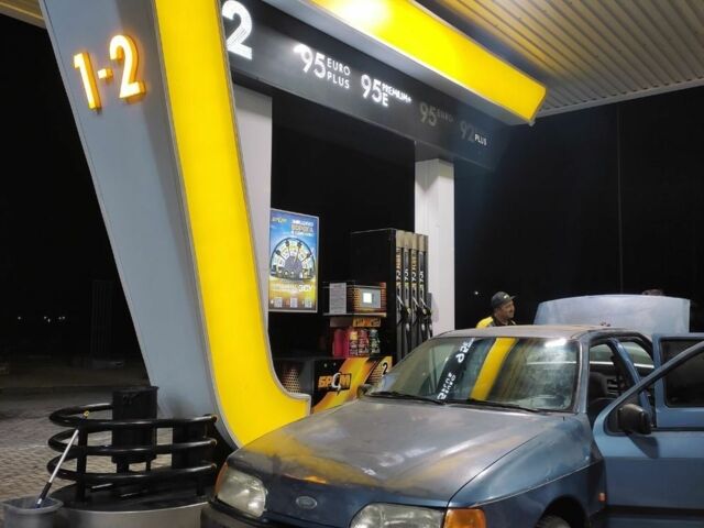 Синий Форд Сиерра, объемом двигателя 2 л и пробегом 150 тыс. км за 850 $, фото 1 на Automoto.ua