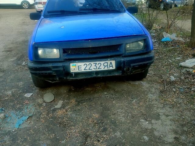 Синий Форд Сиерра, объемом двигателя 1.8 л и пробегом 0 тыс. км за 1000 $, фото 1 на Automoto.ua