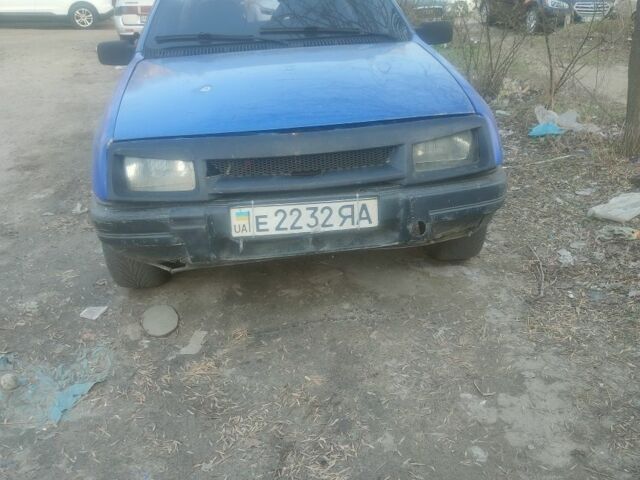 Синий Форд Сиерра, объемом двигателя 0 л и пробегом 280 тыс. км за 1000 $, фото 1 на Automoto.ua