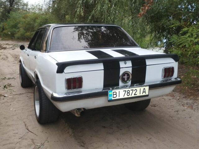 Белый Форд Таунус, объемом двигателя 2 л и пробегом 171 тыс. км за 2700 $, фото 1 на Automoto.ua