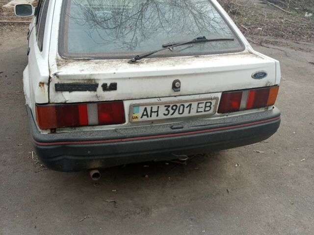 Білий Форд Таунус, об'ємом двигуна 2.38 л та пробігом 1000 тис. км за 226 $, фото 1 на Automoto.ua