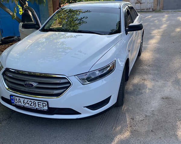 Білий Форд Taurus, об'ємом двигуна 3.5 л та пробігом 134 тис. км за 9900 $, фото 1 на Automoto.ua