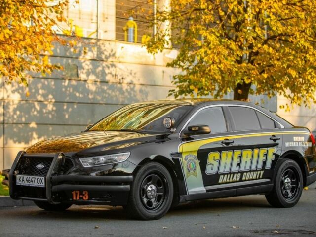 Чорний Форд Taurus, об'ємом двигуна 3.7 л та пробігом 60 тис. км за 16500 $, фото 1 на Automoto.ua