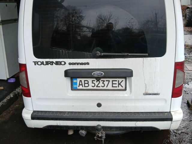 Белый Форд Турнео Коннект, объемом двигателя 1.8 л и пробегом 300 тыс. км за 7000 $, фото 1 на Automoto.ua