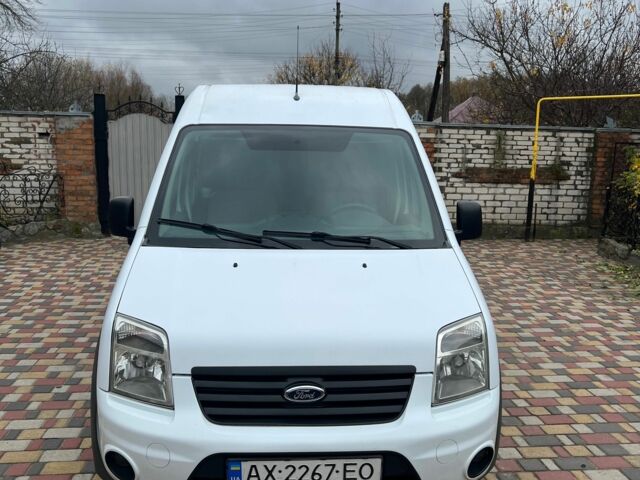 Белый Форд Турнео Коннект, объемом двигателя 1.8 л и пробегом 235 тыс. км за 5200 $, фото 1 на Automoto.ua