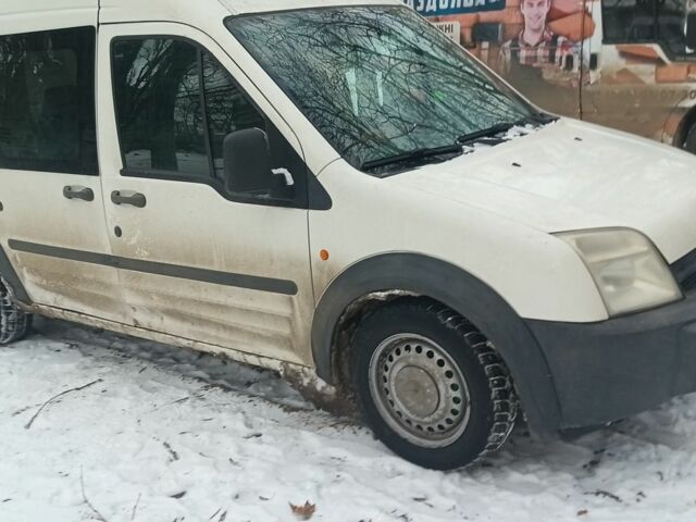 Белый Форд Турнео Коннект, объемом двигателя 1.8 л и пробегом 300 тыс. км за 4000 $, фото 1 на Automoto.ua