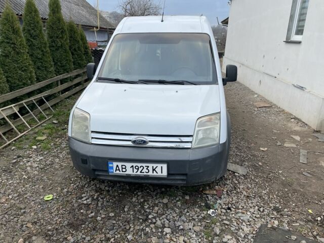 Белый Форд Турнео Коннект, объемом двигателя 1.8 л и пробегом 240 тыс. км за 3200 $, фото 1 на Automoto.ua