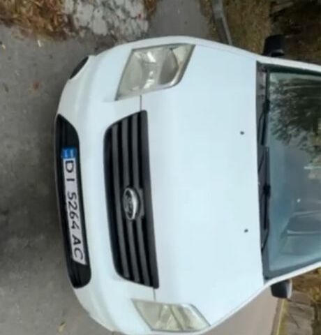 Белый Форд Турнео Коннект, объемом двигателя 1.8 л и пробегом 250 тыс. км за 6500 $, фото 1 на Automoto.ua