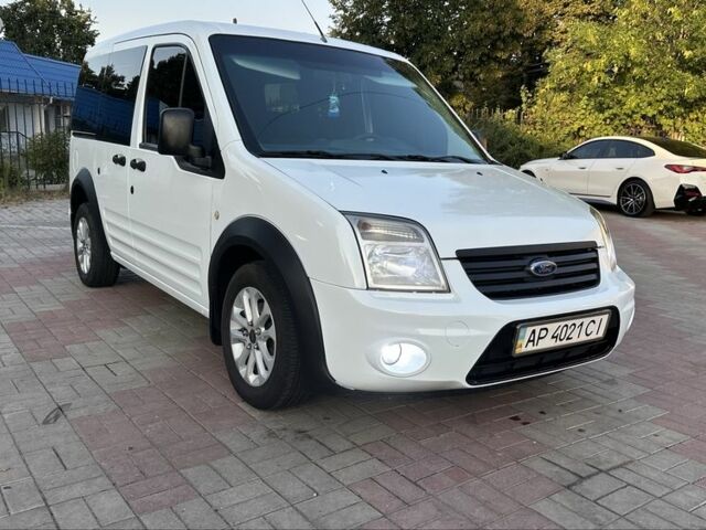 Белый Форд Турнео Коннект, объемом двигателя 1.8 л и пробегом 216 тыс. км за 5599 $, фото 1 на Automoto.ua